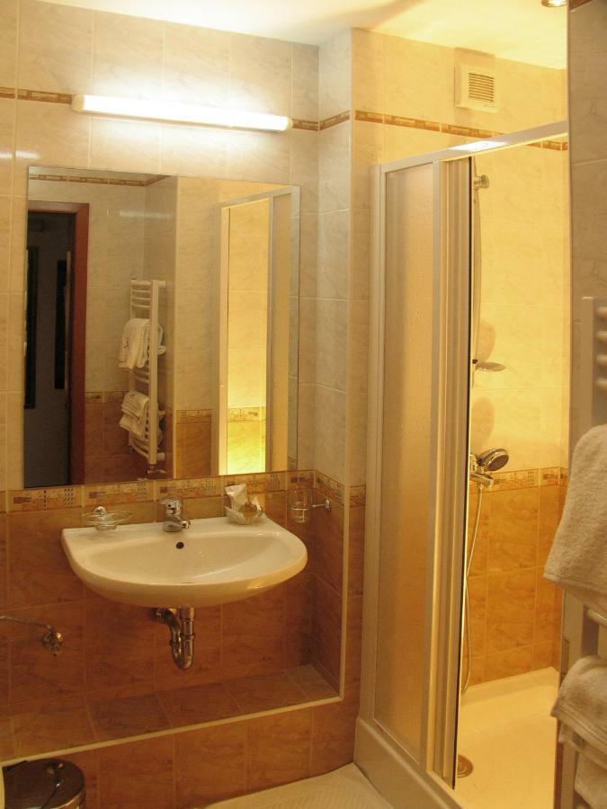 Hotel Latinka 3*